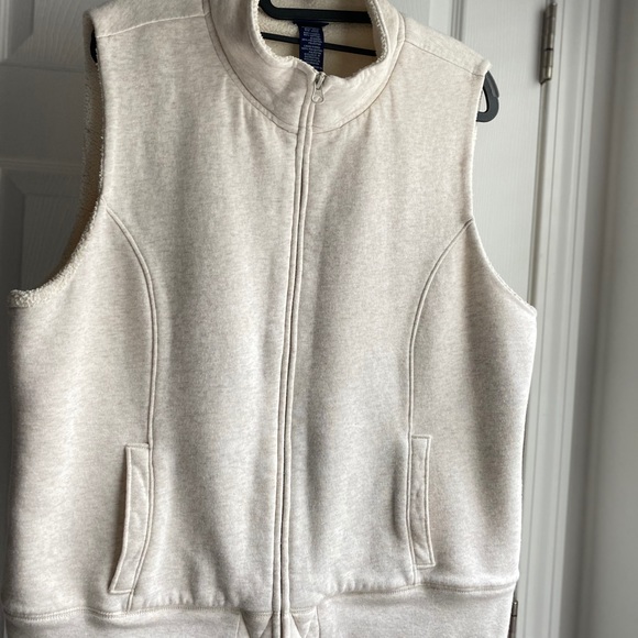 Warm, soft, stylish vest. Polyester fleece lined. - Picture 1 of 8